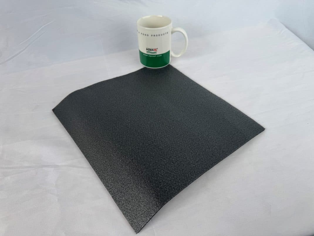Aquael Pad Under for Shrimp Set 30 Black 2.jpg