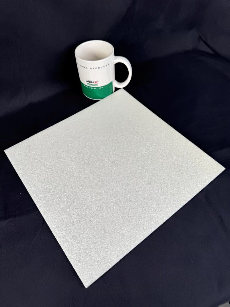 Aquael Pad Under for Shrimp Set 30 White 2.jpg